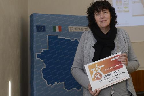 Loredana Panariti (Assessore regionale Lavoro, Formazione, Istruzione, Pari Opportunità, Politiche giovanili, Ricerca e Università) presenta la nuova App mobile "Lavoro FVG" - Trieste 21/12/2017